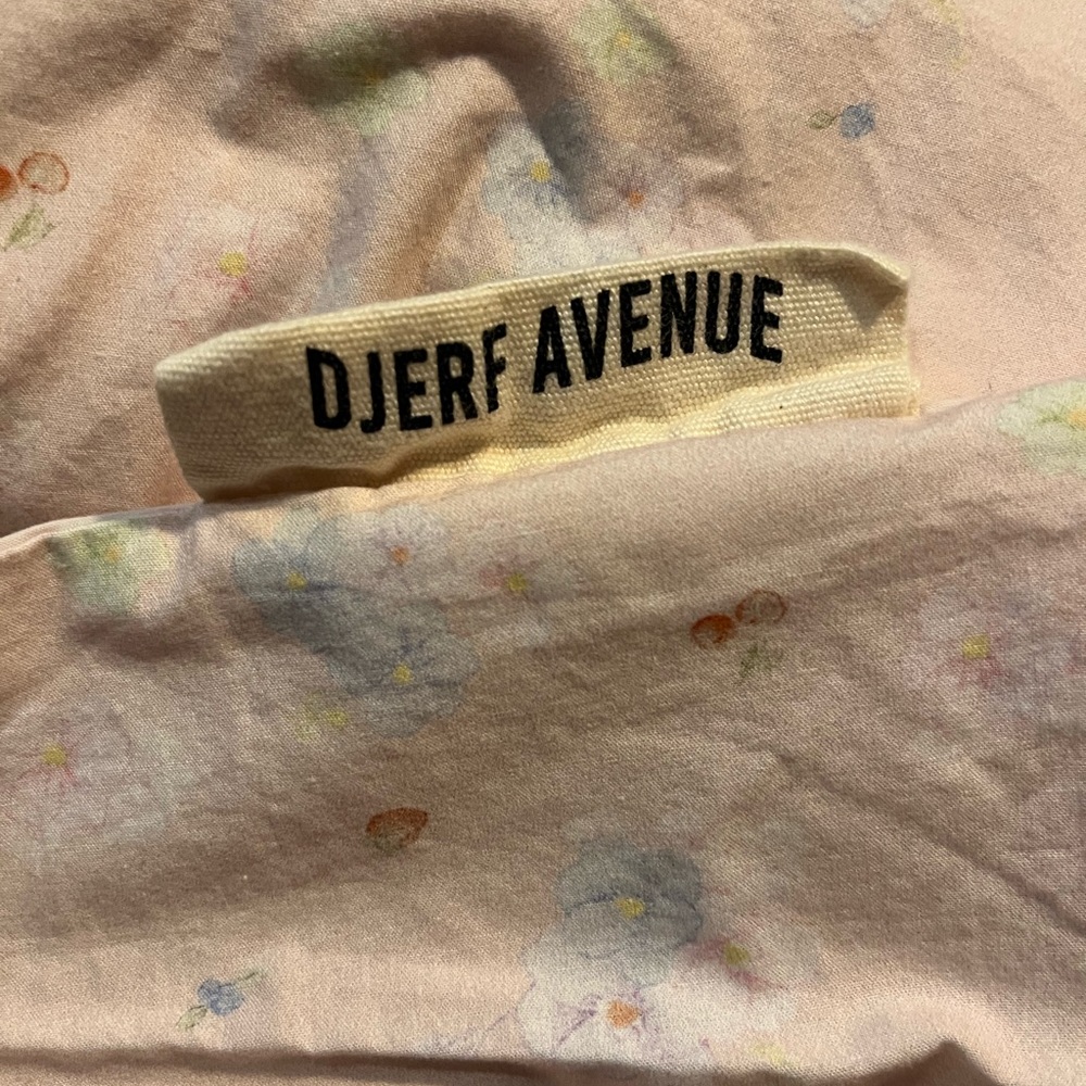 Djerf Avenue Floral Duvet Cover - Soft Pink
“ Summer Island”.